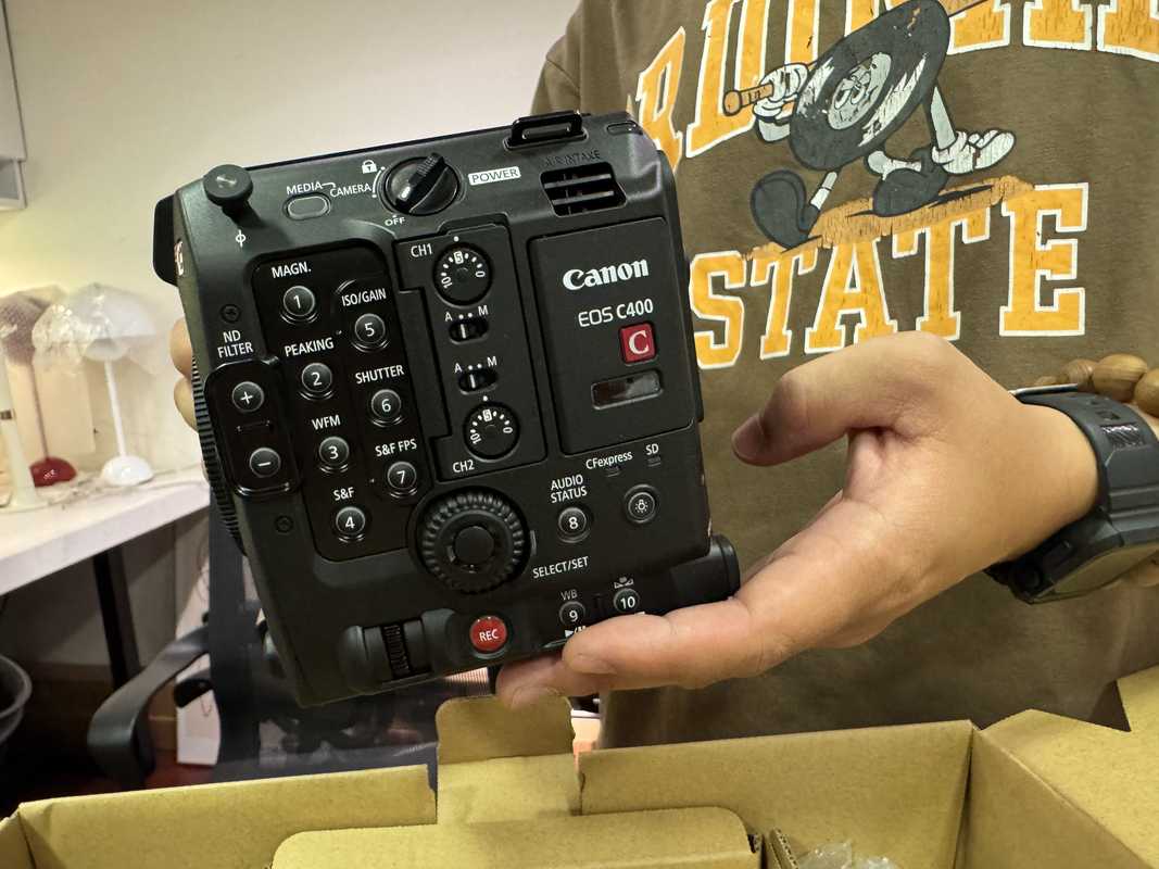 Canon C400_side